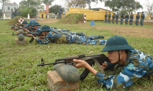 Ngắm súng tiểu liên AK