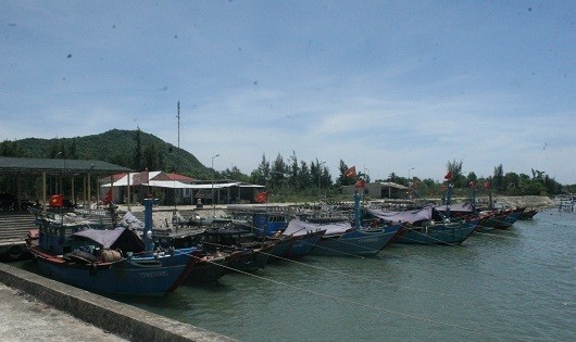 Tuy đầu tư hàng chục tỷ đồng nhưng các tàu cá khó xuất nhập cảng vì luồng lạch bị cạn