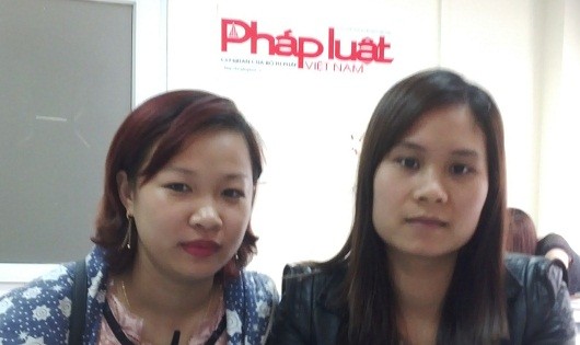 Chị Lưu Thị Thanh Bình và Đinh Thị Ngọc Ánh trao đổi sự việc với phóng viên Báo PLVN