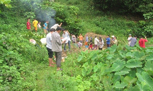 Lễ cầu mưa được dân làng tham gia đông đủ, nhiệt tình