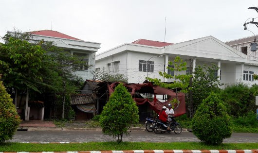 Trụ sở Kho bạc Nhà nước, Chi cục Thống kê  đã xây dựng xong từ lâu nhưng không có lối ra.