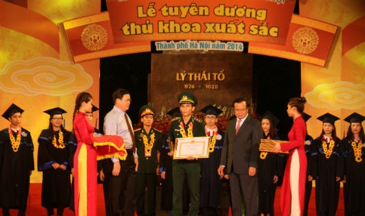 Lễ tuyên dương thủ khoa xuất sắc Hà Nội năm 2014