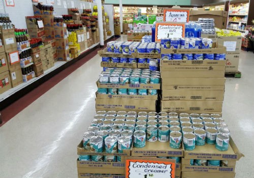 Sản phẩm sữa đặc và creamer đặc Driftwood do Vinamilk sản xuất được bày bán tại các siêu thị Mỹ