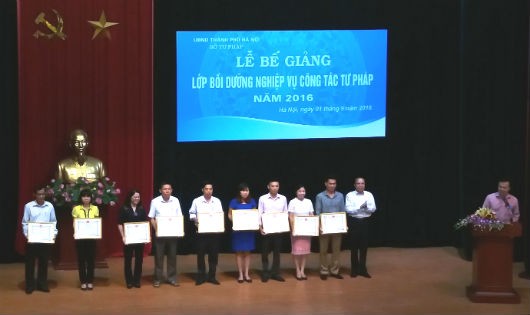 Hà Nội: Bế giảng lớp bồi dưỡng nghiệp vụ công tác Tư pháp năm 2016