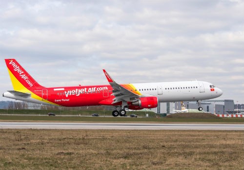 Vietjet “bay” cùng ngôi sao DJ Martin Garrix trong đêm nhạc EDM