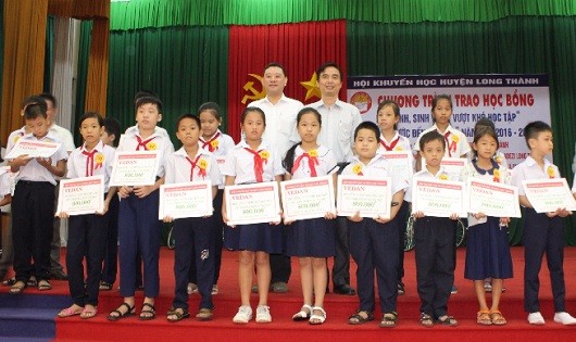 Vedan Việt Nam trao học bổng cho học sinh, sinh viên nghèo vượt khó