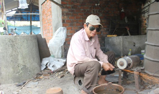 Anh Lý cho rằng, gia đình mình làm ăn phát đạt  đều do cha ông truyền lại, không liên quan đến “búa trời”