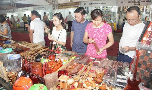 Các sản phẩm phục vụ du lịch còn nghèo nàn về mẫu mã, thiếu nét đặc trưng riêng