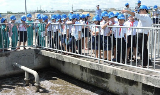 Quyền quản lý, vận hành nhà máy xử lý nước thải Bình Hưng được đấu thầu không chỉ tiết kiệm ngân sách nhà nước mà còn triệt tiêu lương “khủng’ của lãnh đạo doanh nghiệp