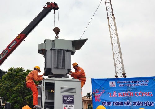 Điện lực Bắc Từ Liêm (EVNHANOI) ra quân thi công công trình Trạm biến áp ngay trong những ngày đầu Xuân Đinh Dậu