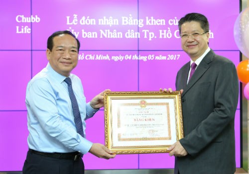 Chubb Life Việt Nam nhận Bằng khen của UBND TP.HCM