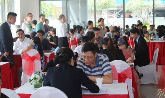 Đông đảo khách hàng tham gia sự kiện “Trải nghiệm không gian sống thật tại Orchard Garden” ngày 28/05/2017