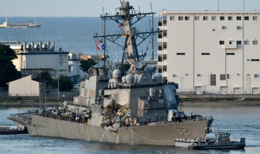 Tàu khu trục USS Fitzgerald. Ảnh: NYT/Zing