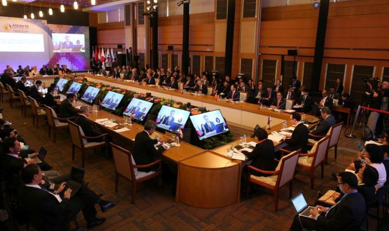 Các Bộ trưởng dự Hội nghị Bộ trưởng Ngoại giao các nước tham gia Cấp cao Đông Á (EAS) lần thứ 7