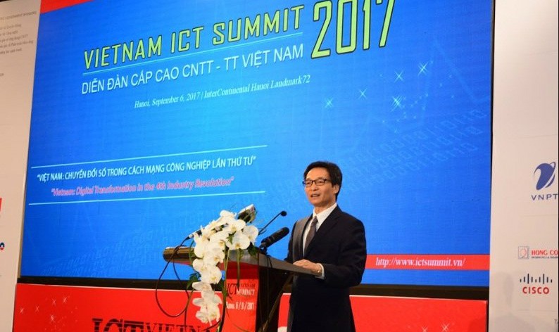 Phó Thủ tướng Chính phủ Vũ Đức Đam đọc diễn văn khai mạc ICT Summit 2017. Ảnh VNN