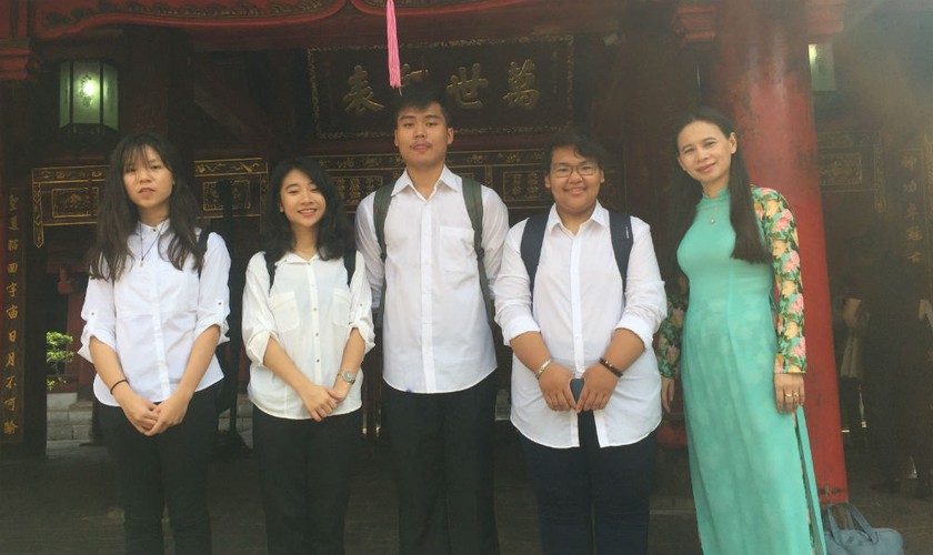 Cô Lý và 4 học sinh đoạt giải tại ISEF 2017