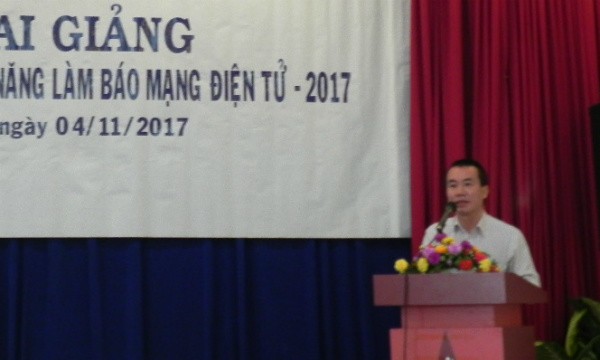 Nhà báo Dương Vũ Thông Phó chủ tịch Hội Nhà báo TP.HCM phát biểu