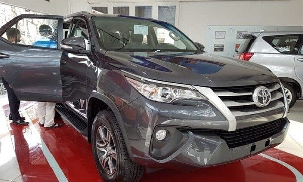 Hiện chỉ còn vài chiếc Toyota Fortuner chờ để trả khách là hết hàng bán, cho tới hết quý 1/2018