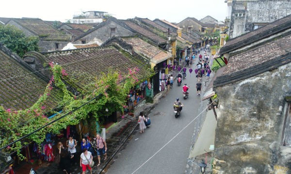 Phố cổ ngày Xuân