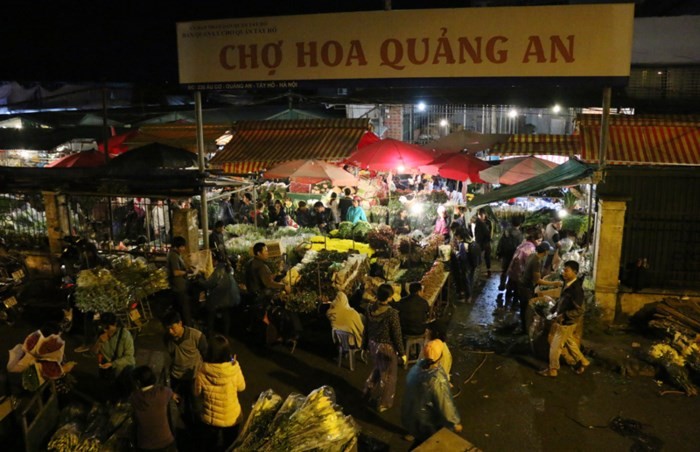 Chợ hoa Quảng An. Ảnh KTĐT