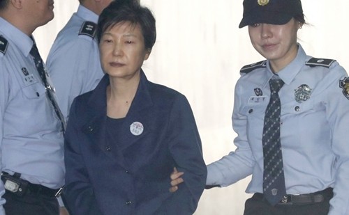 Bà Park trong phiên tòa hồi tháng 10/2017. Ảnh: AP/VnE