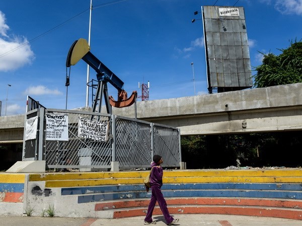 Một cơ sở khai thác dầu tại Caracas, Venezuela. (Nguồn: AFP/TTXVN)