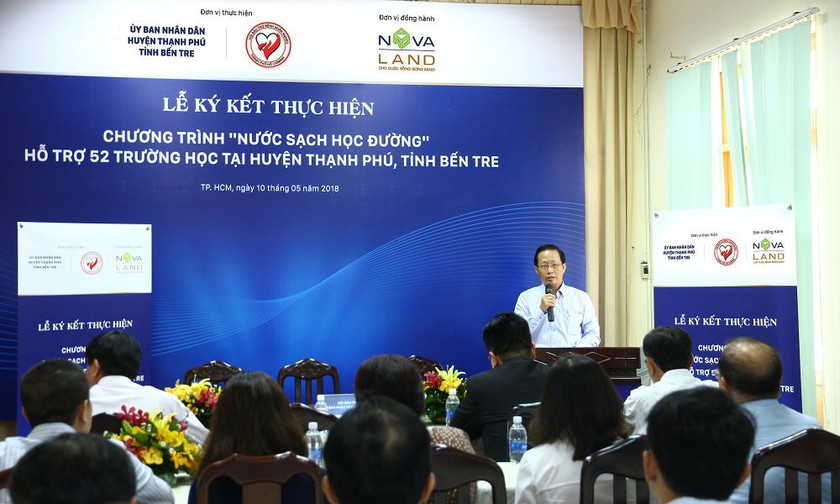 Ông Nguyễn Trúc Sơn - Bí thư Huyện uỷ huyện Thạnh Phú, tỉnh Bến Tre phát biểu tại Lễ ký kết Thực hiện chương trình “Nước Sạch Học Đường” sẽ được triển khai tại địa phương