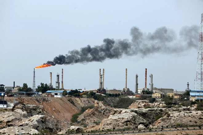 Một cơ sở khai thác dầu trên đảo Khark của Iran. (Nguồn: AFP/TTXVN)