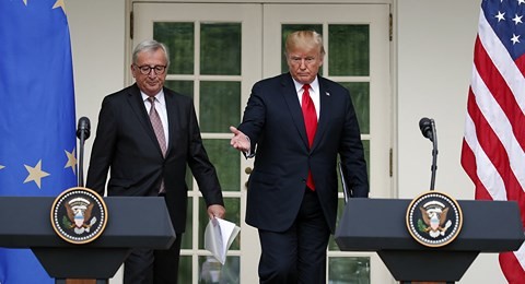 Tổng thống Mỹ Donald Trump và Chủ tịch Ủy ban Châu Âu Jean-Claude Juncker
