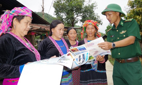 Nhiều ý kiến cho rằng, cần coi công tác tuyên truyền, giáo dục pháp luật là nhiệm vụ trọng tâm trong công tác phòng, chống tội phạm mua bán người. (Ảnh minh họa)