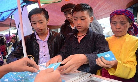 Tìm hiểu về các dịch vụ viễn thông trong phiên chợ tại huyện Mèo Vạc (Hà Giang). Ảnh minh họa