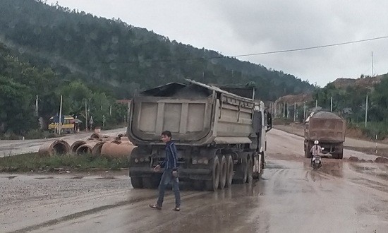 Công tác kiểm tra tải trọng của Trạm kiểm tra tải trọng xe lưu động tại quốc lộ Nghi Sơn – Bãi Trành khiến người dân nghi ngờ?