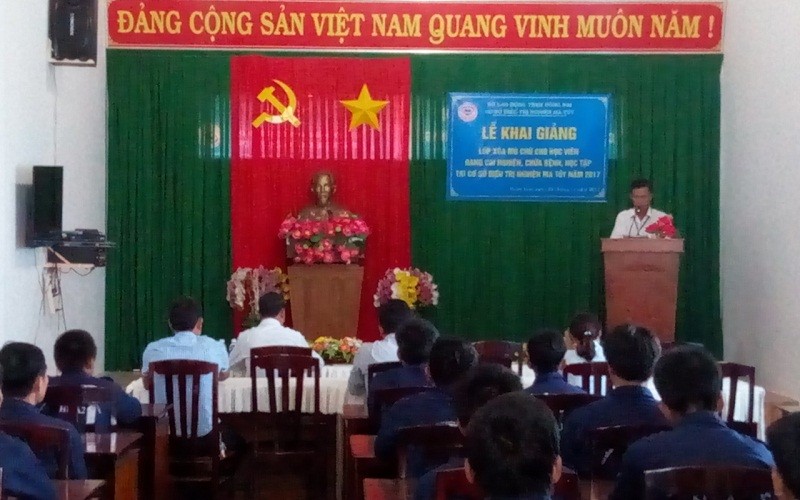 Lớp học đặc biệt đưa mặt chữ đến với người cai nghiện 