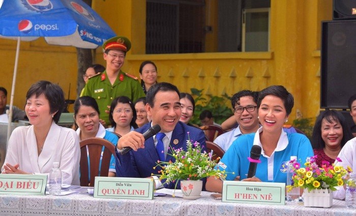 Hoa hậu H’Hen Niê và diễn viên Quyền Linh làm Đại sứ của Năm An toàn cho phụ nữ và trẻ em