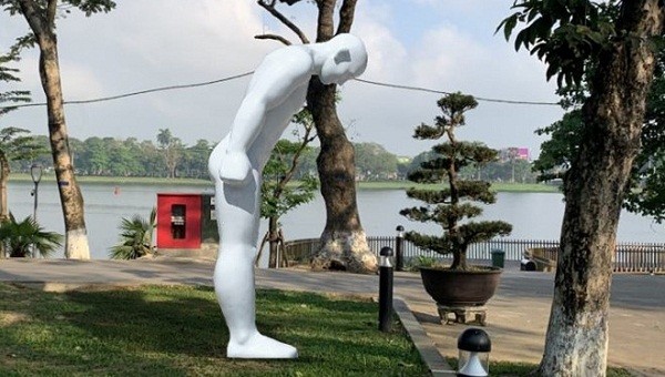 Phối cảnh đề xuất về vị trí đặt tượng Người đàn ông cúi đầu tại công viên Lý Tự Trọng (trước bệnh viện TW Huế)