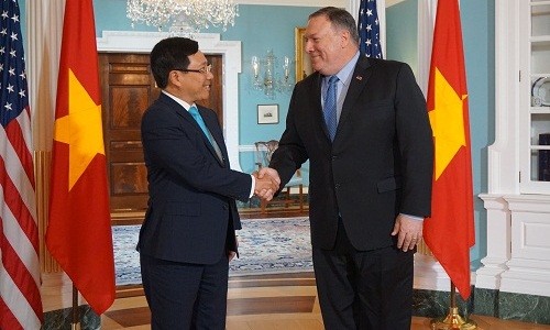 Phó Thủ tướng Phạm Bình Minh và Ngoại trưởng Hoa Kỳ Mike Pompeo. Ảnh VGP