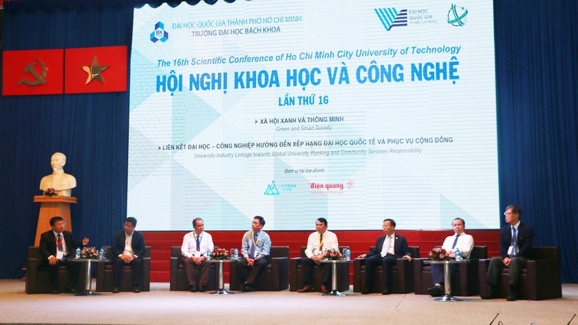 Các đại biểu tham gia thảo luận tại Hội nghị Khoa học & Công Nghệ chủ đề “Xã hội xanh và thông minh”