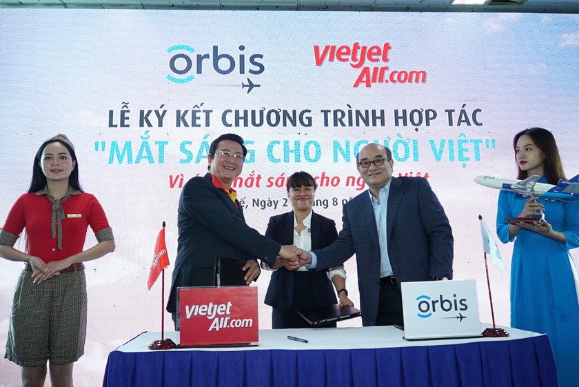 Vietjet đồng hành cùng bệnh viện bay trên không mang “Mắt sáng cho người dân”