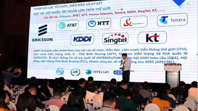 Các giải pháp IoT “Made in VNPT” thu hút sự quan tâm của nhiều người tham gia sự kiện Hội thảo và Triển lãm quốc tế về IoT và Bảo mật thông tin năm 2019