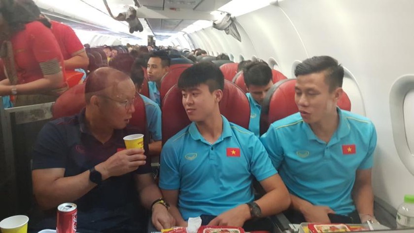 Vietjet tặng 1 năm bay miễn phí khắp châu Á cho đội bóng đá nam cùng gia đình ngay sau phần thưởng cho đội nữ vô địch SEA Games