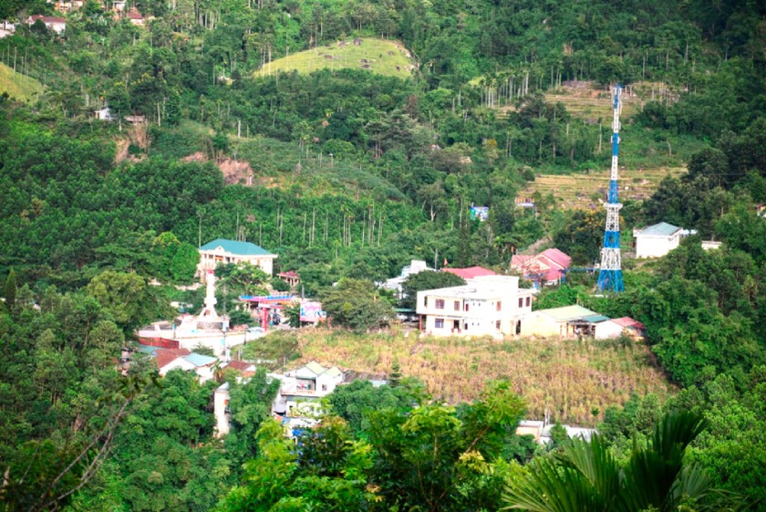 Một góc trung tâm huyện Sơn Tây (Hình: Hương An/toquoc.vn)