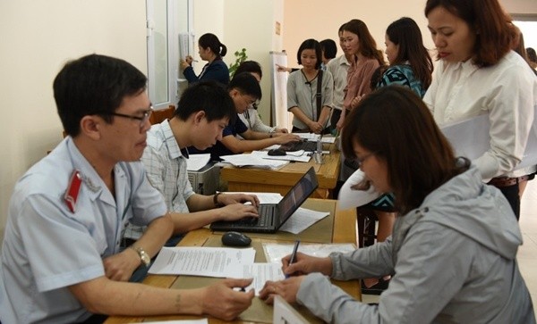 Doanh nghiệp nợ BHXH, BHYT tại Hà Nội ký vào biên bản thanh tra