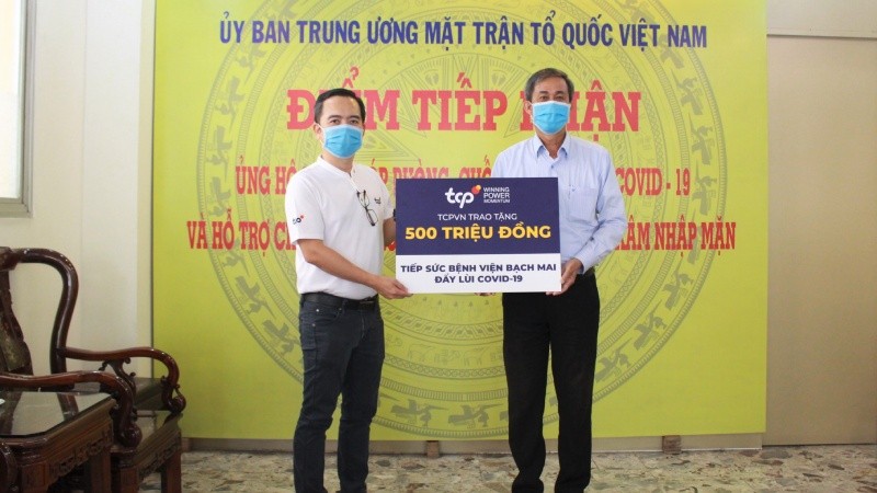 TCPVN trao tặng 500 triệu đồng cho BV Bạch Mai