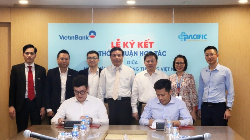 Ông Lê Duy Hải và ông Phan Lê Hoàng ký kết Thỏa thuận hợp tác giữa VietinBank và Tập đoàn Pacific