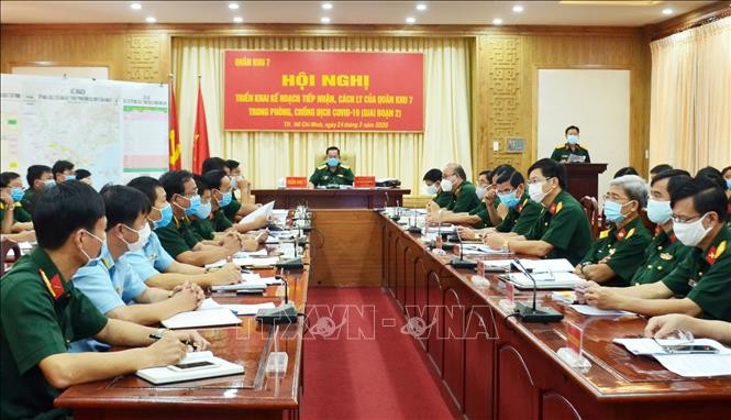 Hội nghị triển khai kế hoạch tiếp nhận, cách ly của Quân khu 7 trong phòng, chống dịch COVID-19 (giai đoạn 2), quyết định thành lập Ban Chỉ huy lâm thời Phòng thủ dân sự Quân khu 7, ngày 24/3/2020. Ảnh minh họa: Xuân Khu/TTXVN