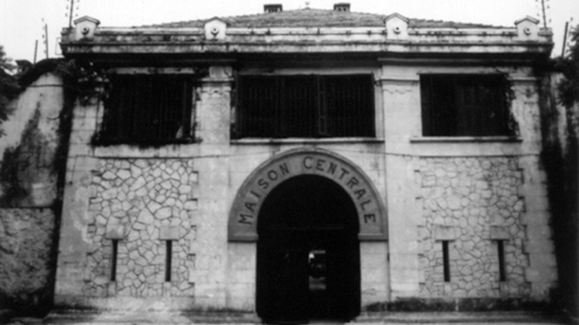 Nhà tù Hỏa Lò cũ ngày mới xây dựng