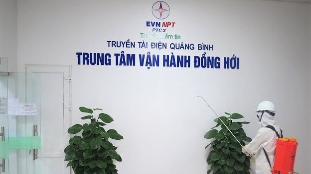 EVNNPT đặc  biệt chú trọng khâu cách ly và khử trùng để đảm bảo hoạt động truyền tải điện diễn ra bình thường