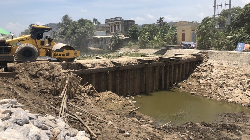 Doanh nghiệp thi công không có biện pháp dẫn dòng. (Hình chụp ngày 18/7/2020)