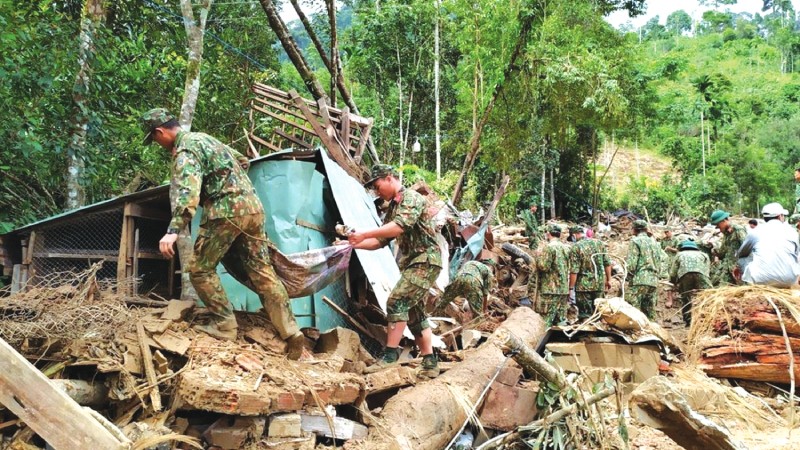 Khẩn trương tìm kiếm những người còn mất tích lại xã Trà Leng.