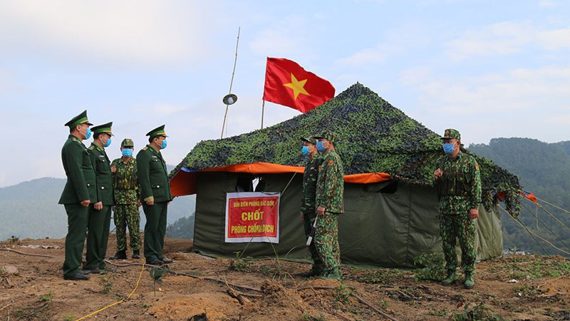Bộ đội Biên phòng tham gia công tác tuần tra, kiểm soát phòng chống dịch tại các tuyến biên giới.
